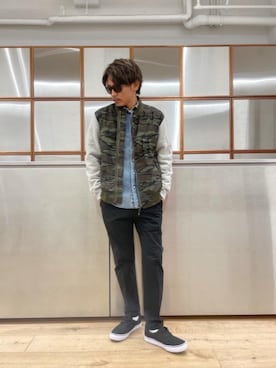 「デニムシャツ」｜「アイテム（その他アウター）」を使った、京都くんさん（メンズ・172cm）の秋コーディネート