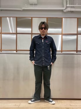 「でにむ」｜「アイテム（チノパンツ）」を使った、京都くんさん（メンズ・172cm）の春コーディネート