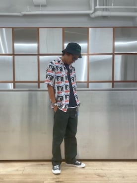 「90'sコーデ」｜「アイテム（スニーカー）」を使った、京都くんさん（メンズ・172cm）の秋コーディネート