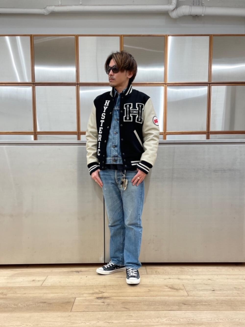 「スニーカー、スタジャン、カジュアル、デニムオンデニム、でにむ、gジャン、シンプルこーで、あめかじ、秋こーで」｜「HYSTERIC GLAMOURのデニムジャケット（デニムジャケット、ブルー系）」を使った、京都くんさん（メンズ・172cm）の冬コーディネートの1枚目の写真
