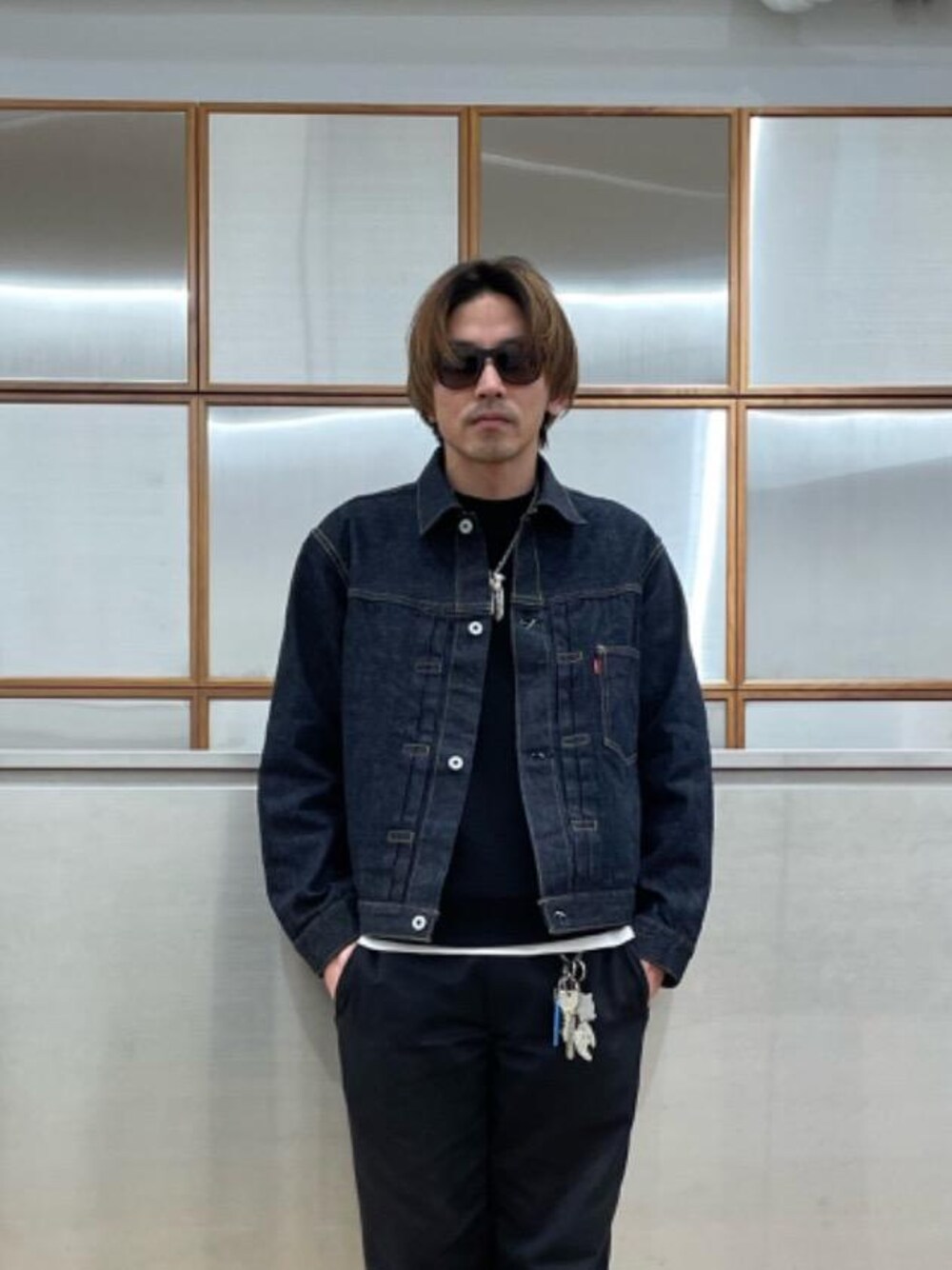 「ジャケット、リジットデニム、でにむ、らふこーで、シンプルこーで、秋こーで」｜「HYSTERIC GLAMOURのCIRCLE HEAD Tシャツ2PACS（Tシャツ/カットソー、ホワイト系）」を使った、京都くんさん（メンズ・172cm）の春コーディネートの1枚目の写真