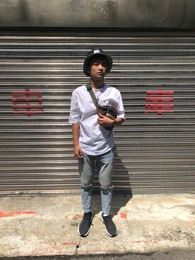 「5（ファイブ）のアイテム（パンツ）」を使った、保羅Paul さん（メンズ・165cm）の春コーディネート
