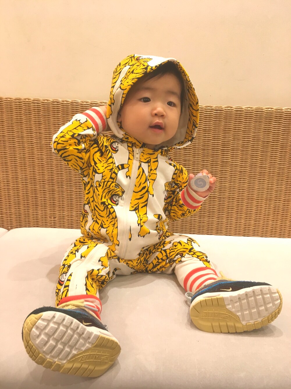 「０歳、赤ちゃん、女の子、minirodini、seanwotherspoon、airmax1_97sw、NIKE、ミニロディーニ、虎、　」｜「Mini Rodiniのアイテム（ロンパース、その他）」を使った、🍭さん（キッズ・70cm）の秋コーディネートの1枚目の写真