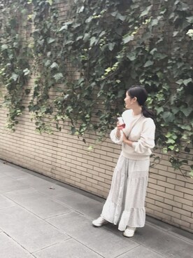 「H&M（エイチ・アンド・エム）のアイテム（スカート、ホワイト系）」を使った、Ayumi Kiharaさん（レディース・160cm）の秋コーディネート