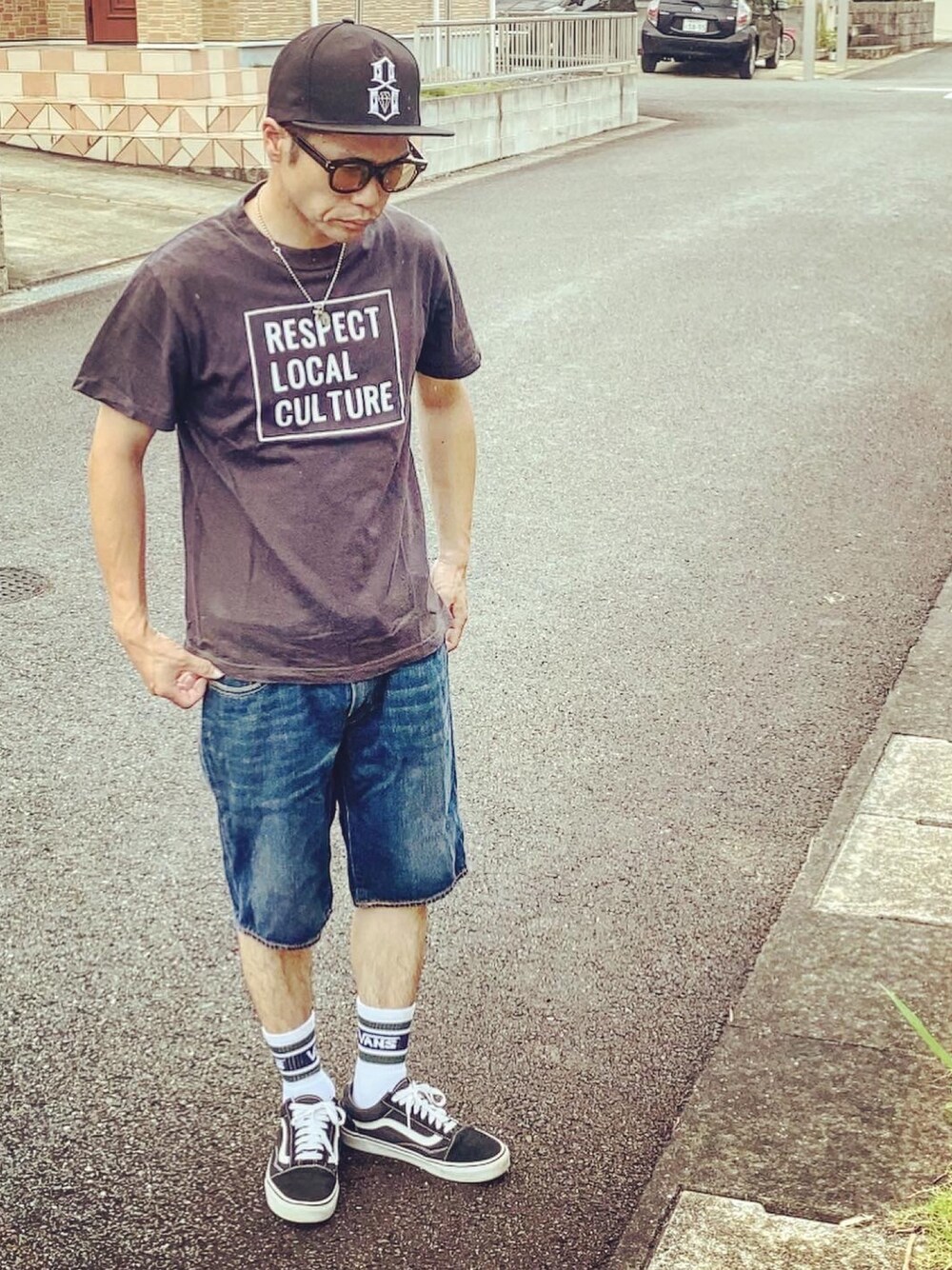 「休日コーデ、くすみカラー、ハイソックス、デニムパンツ、キャップ、ストリート」｜「REBEL8のアイテム（キャップ、ブラック系）」を使った、SG Ryoheyさん（メンズ・163cm）の夏コーディネートの1枚目の写真