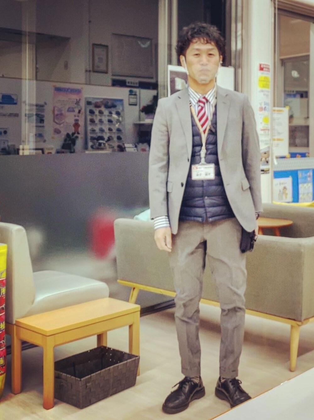 「スーツスタイル、スーツ、UNIQLO、ユニクロ、仕事着」｜「UNIQLOのアイテム（スーツジャケット、グレー系）」を使った、SG Ryoheyさん（メンズ・163cm）の冬コーディネートの1枚目の写真