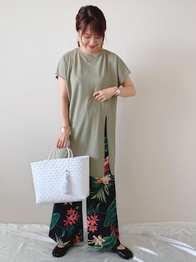 「スリット」｜「アイテム（アナログ腕時計）」を使った、memeさん（レディース・158cm）の夏コーディネート