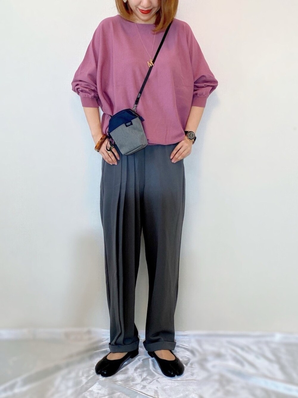 「オシャレウォーカー、osharewalker、ドルマンニット、ニット、ユウボク東京、ショルダーバッグ、足袋バレエ、バレエシューズ、おしゃれさんと繋がりたい」｜「osharewalkerのアイテム（ニット/セーター、ピンク系）」を使った、memeさん（レディース・158cm）の秋コーディネートの1枚目の写真