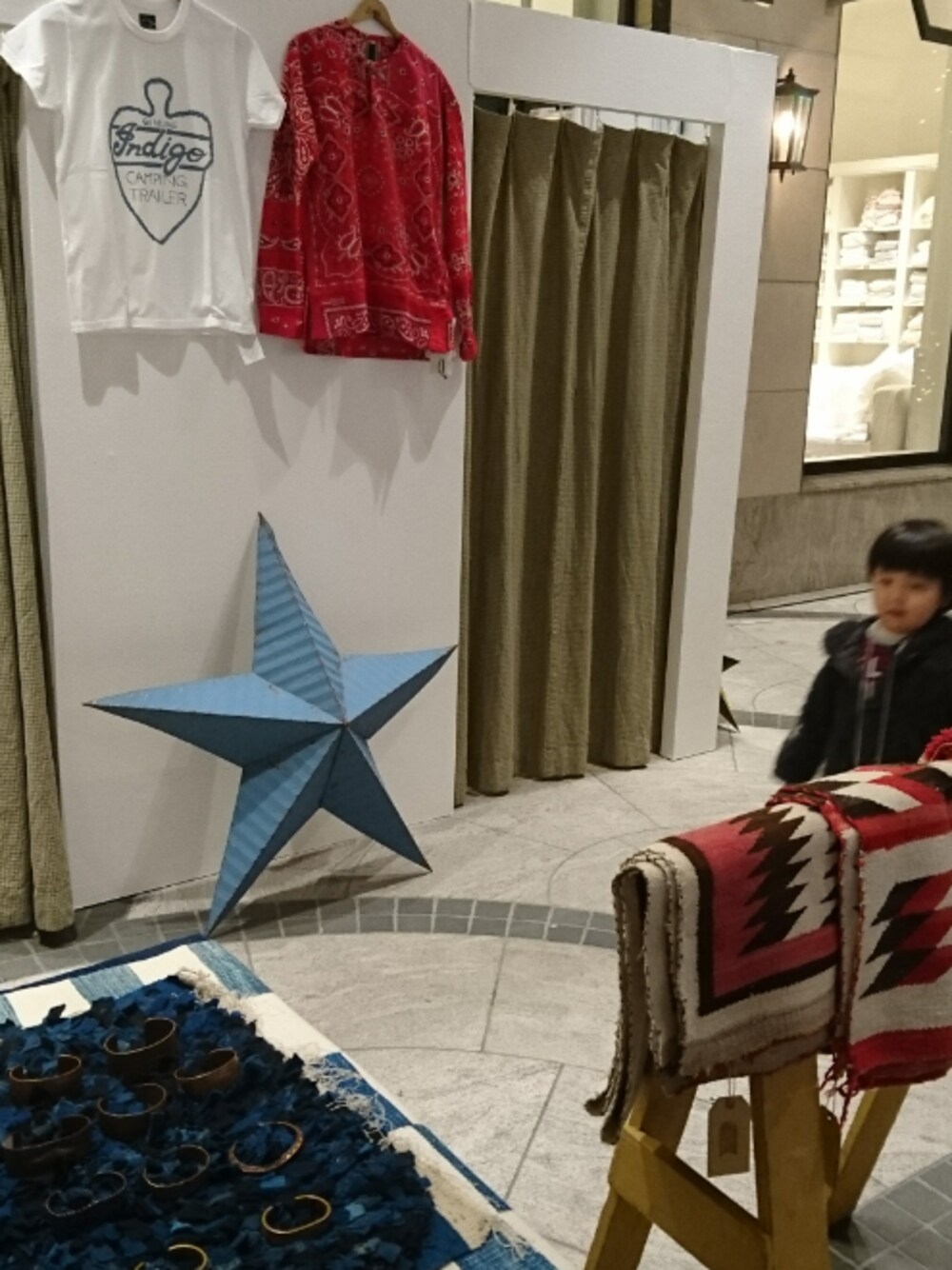 ブラック系のその他を着用したメンズの春コーディネートの1枚目の写真