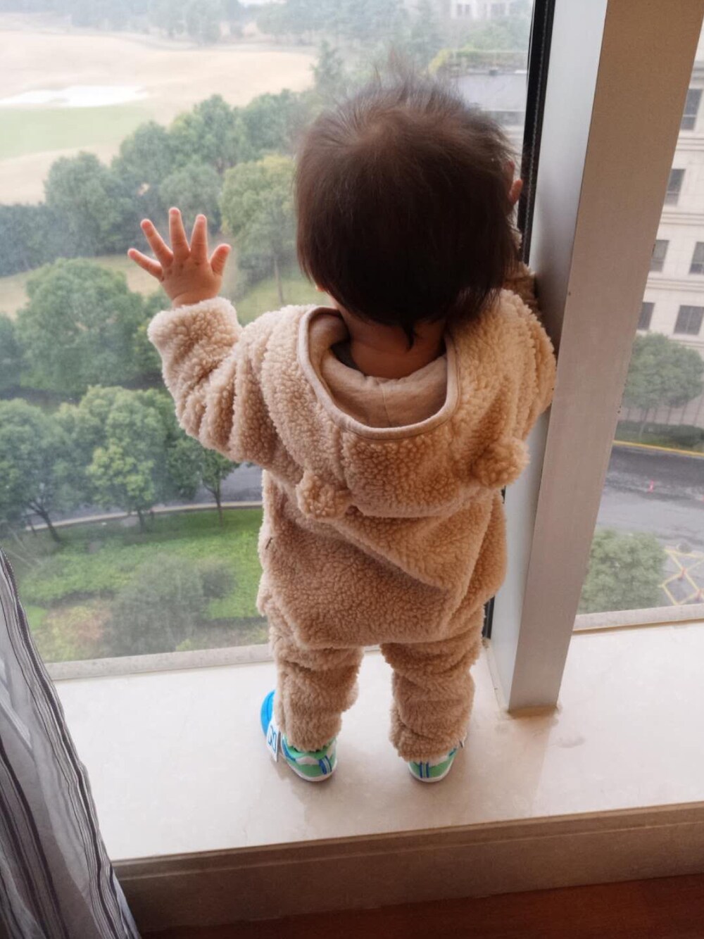 「NEW BALANCEのアイテム（スニーカー、その他）」を使った、小龙_killuaさん（キッズ・70cm）の冬コーディネートの1枚目の写真