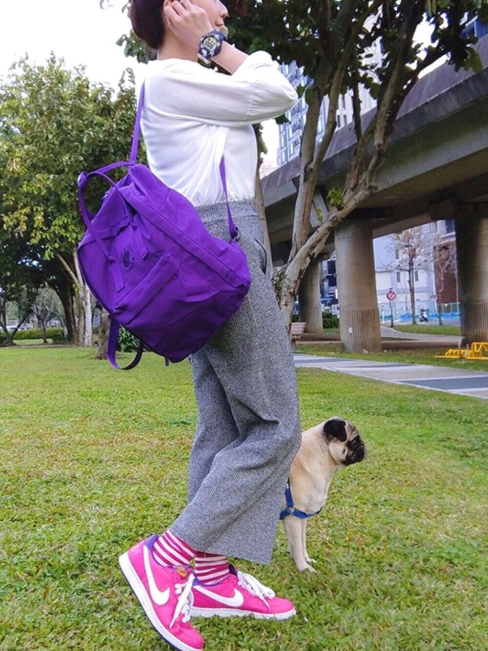 「gshock、marks&spencer、NIKE、FJALLRAVENKANKEN、purple、purple&pink、pug、meepee」｜「G-SHOCKのアイテム（アナログ腕時計、その他）」を使った、MMさん（レディース・157cm）の冬コーディネートの1枚目の写真