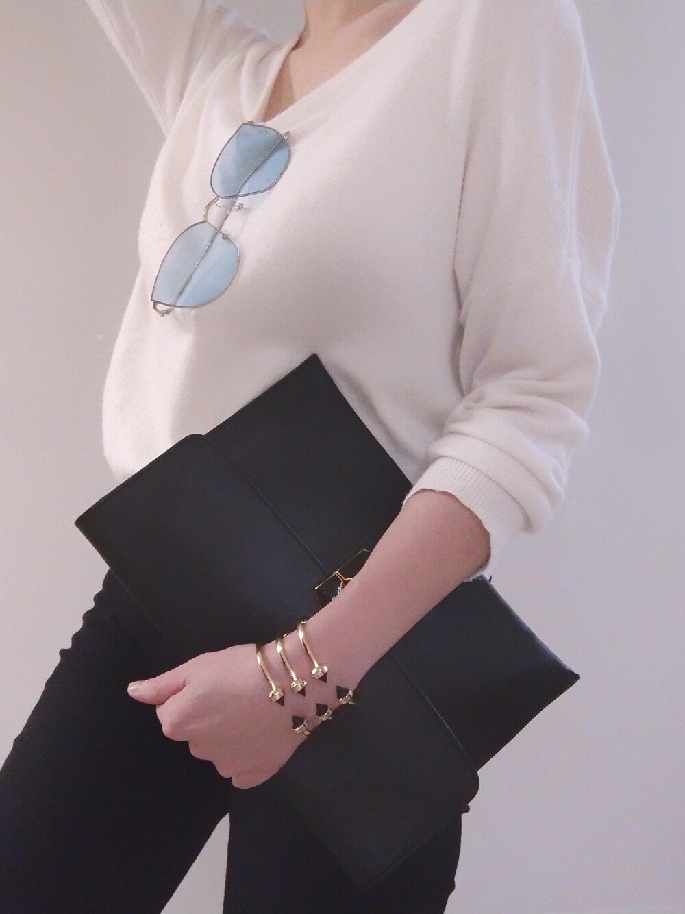 「FOREVER 21、blackandwhite、BALENCIAGA、nybk、Sunglasses、blue、handbag」｜「NYBKのアイテム（メガネ、ブルー系）」を使った、MMさん（レディース・157cm）の春コーディネートの1枚目の写真