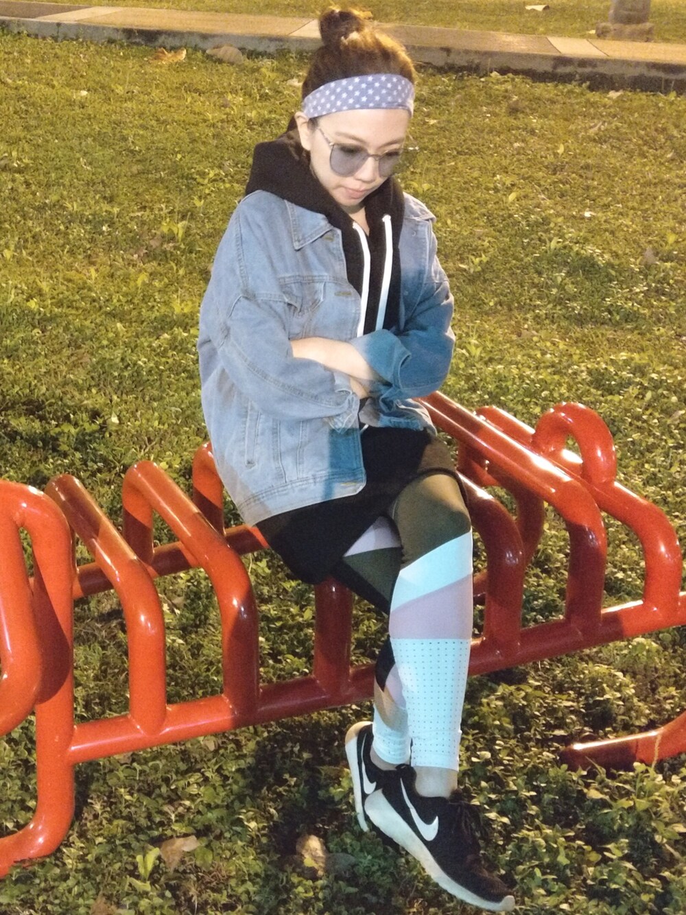 「sporty、Tully Lou、denim、nybk、eyewear」｜「NYBKのアイテム（サングラス、ブルー系）」を使った、MMさん（レディース・157cm）の春コーディネートの1枚目の写真