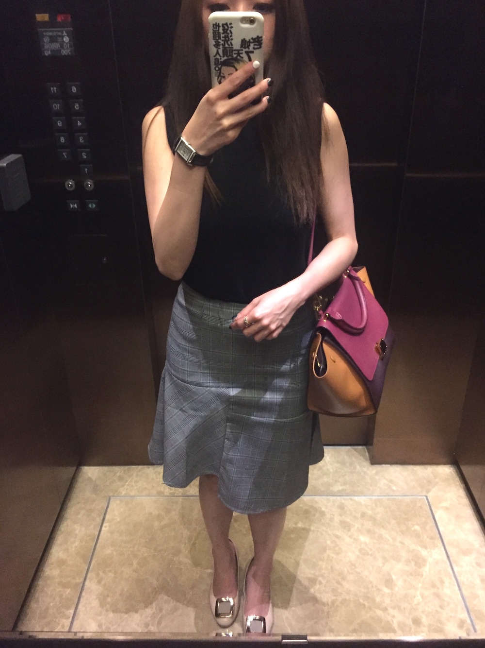 「working style、仕事着、CELINE、TOPSHOP、skirt、watch、black and grey」｜「Others.のアイテム（スカート、グレー系）」を使った、MMさん（レディース・157cm）の夏コーディネートの1枚目の写真