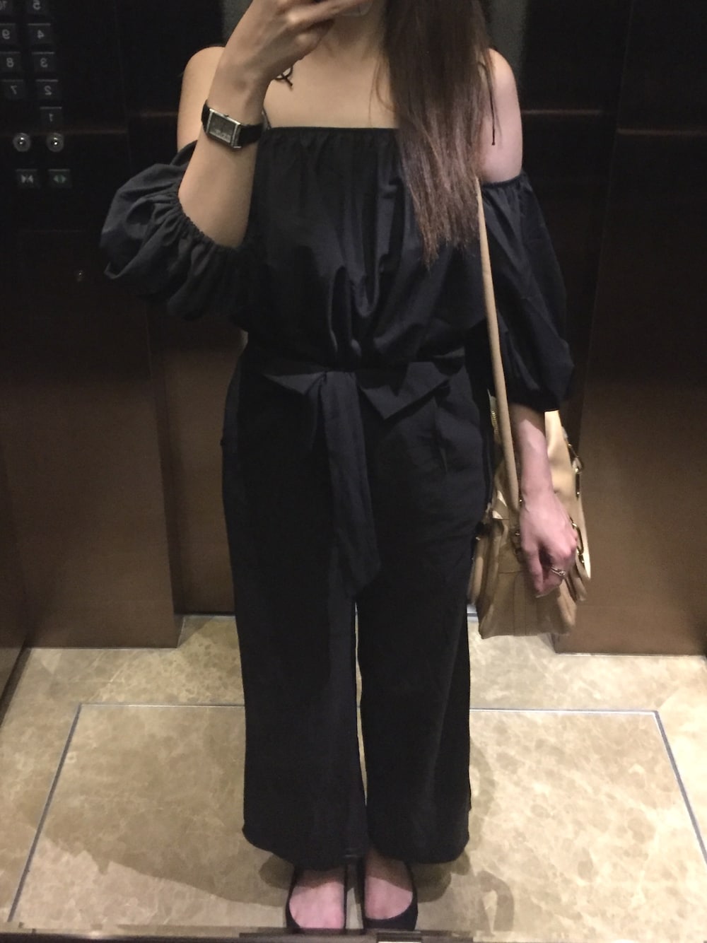 「black、working style、仕事着、Chloe、watch」｜「Others.のアイテム（チノパンツ、ブラック系）」を使った、MMさん（レディース・157cm）の夏コーディネートの1枚目の写真