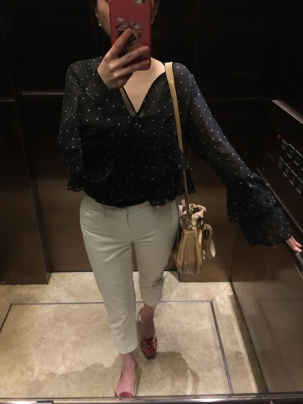 「仕事着、黑白、黑色、Chloe、夏、ferragamo、UNIQLO」｜「Others.のアイテム（トップス、ブラック系）」を使った、MMさん（レディース・157cm）の夏コーディネートの1枚目の写真