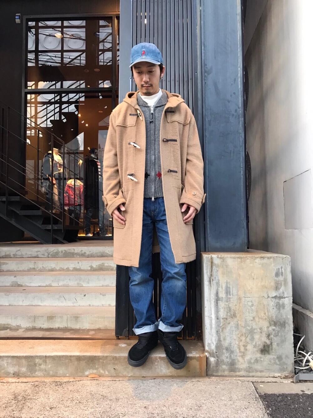 「コート、ニット、デニム、アウター、ダッフルコート、キャップ、カウチン、Hysteric Glamour、ヒステリックグラマー、モックネック」｜「HYSTERIC GLAMOURのDEVIL WOMAN刺繍 DENIMキャップ（キャップ、ブルー系）」を使った、HIDEさん（メンズ・172cm）の冬コーディネートの1枚目の写真