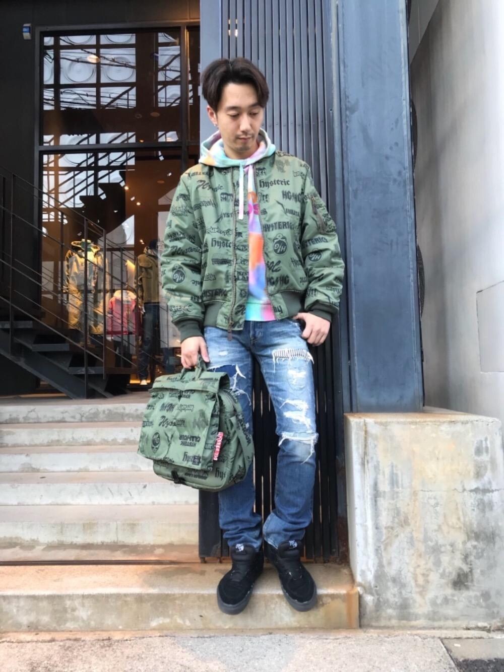 「ブルゾン、デニム、アウター、アメカジ、MA-1、パーカー、PORTER、ポーター、Hysteric Glamour、ヒステリックグラマー」｜「HYSTERIC GLAMOURのRSM加工デニムスリムストレートパンツ（デニムパンツ、ブルー系）」を使った、HIDEさん（メンズ・172cm）の冬コーディネートの1枚目の写真