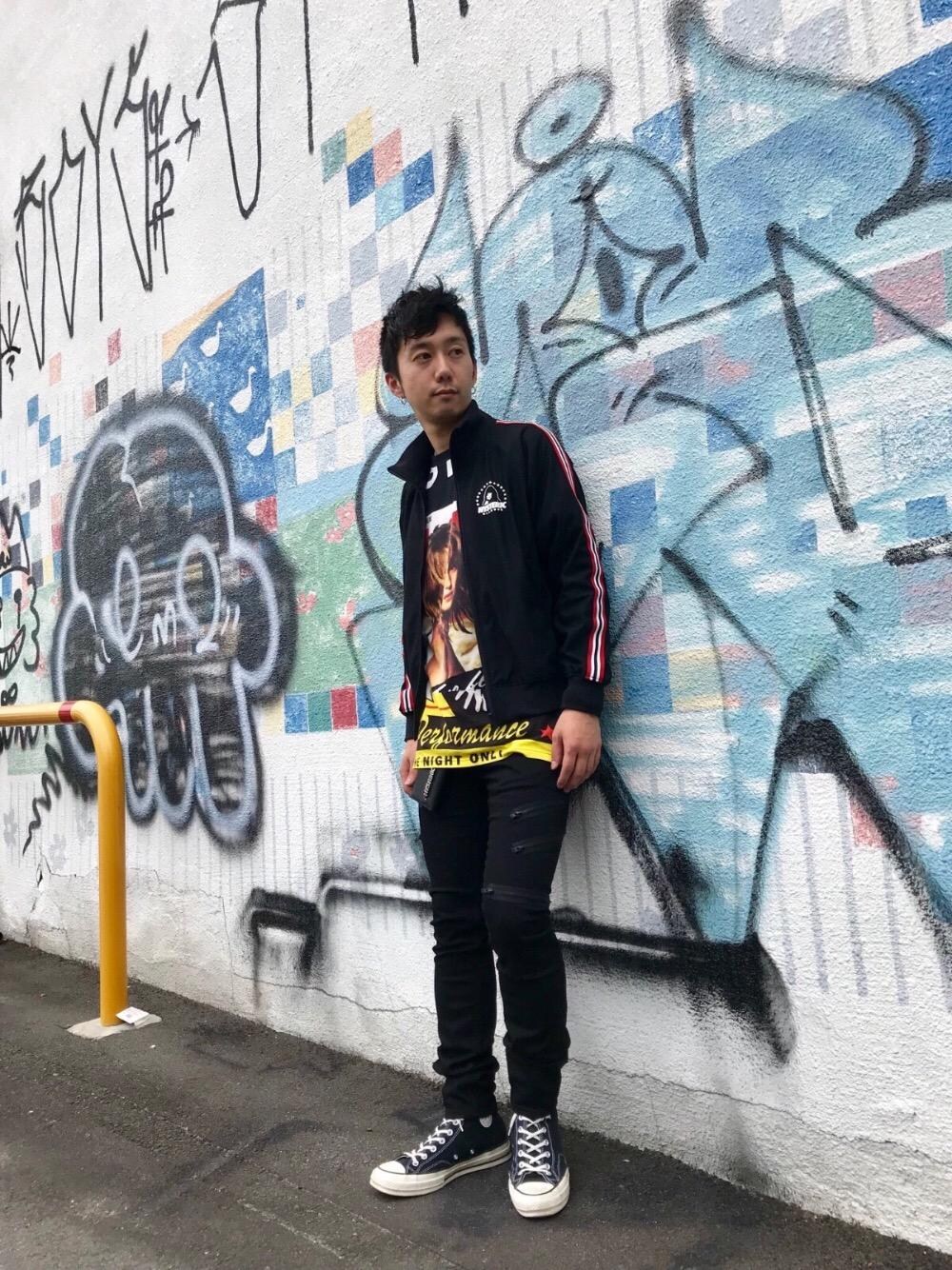「ストリート、オーバーサイズ、ジャージ、ユニセックス、Hysteric Glamour、トラックジャケット、夏コーデ、ビッグT、ヒステリックグラマー、hystericglamour」｜「HYSTERIC GLAMOURのTRUE FLAVOR SCRATCH pt ビッグT-SH（Tシャツ/カットソー、その他）」を使った、HIDEさん（メンズ・172cm）の春コーディネートの1枚目の写真