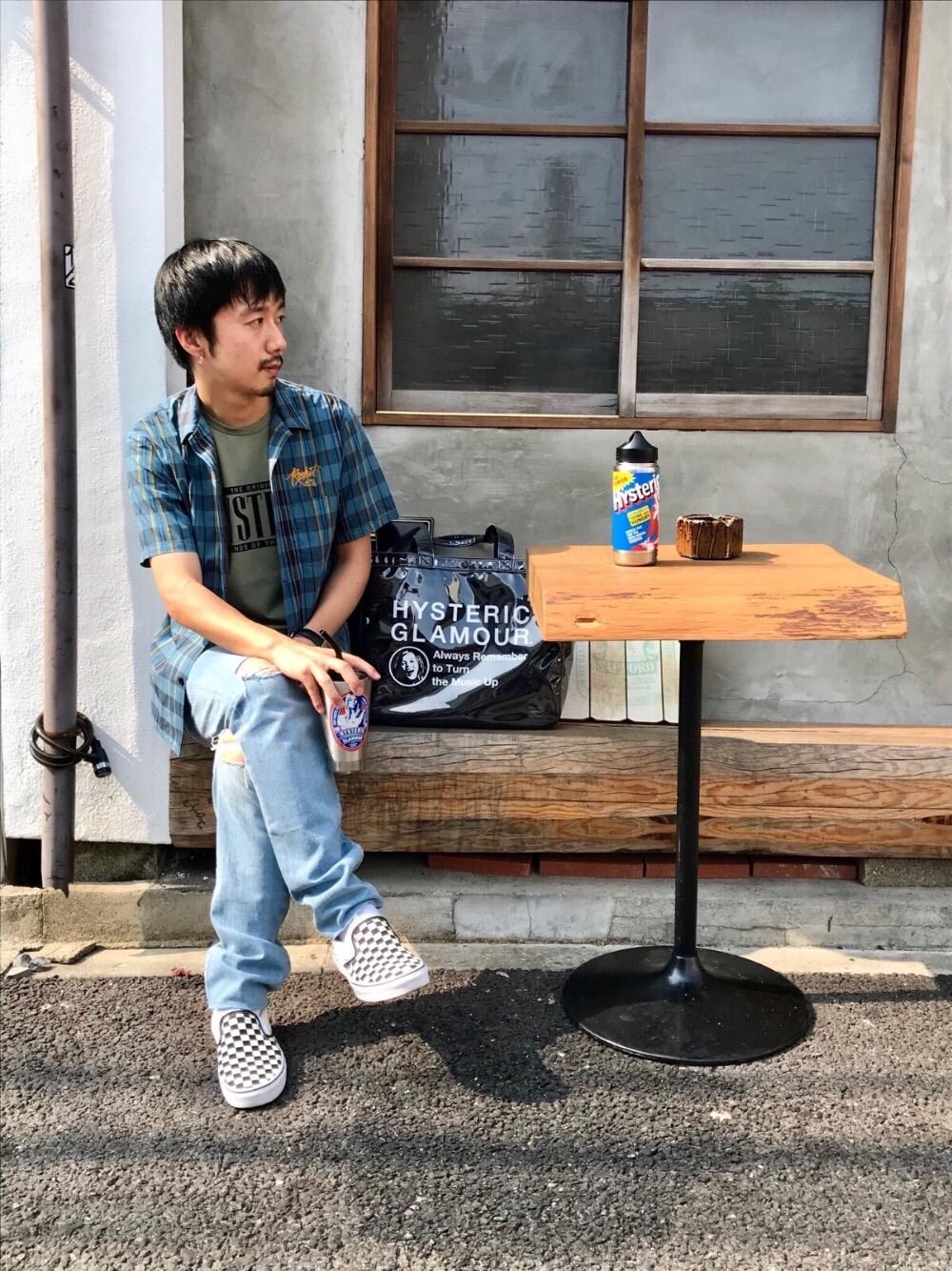 「ロゴT、チェックシャツ、ストリート、PORTER、ポーター、Hysteric Glamour、夏コーデ、ヒステリックグラマー、hystericglamour、カフェコーデ」｜「HYSTERIC GLAMOURのSTUDS ベルト（ベルト、ブラック系）」を使った、HIDEさん（メンズ・172cm）の夏コーディネートの1枚目の写真