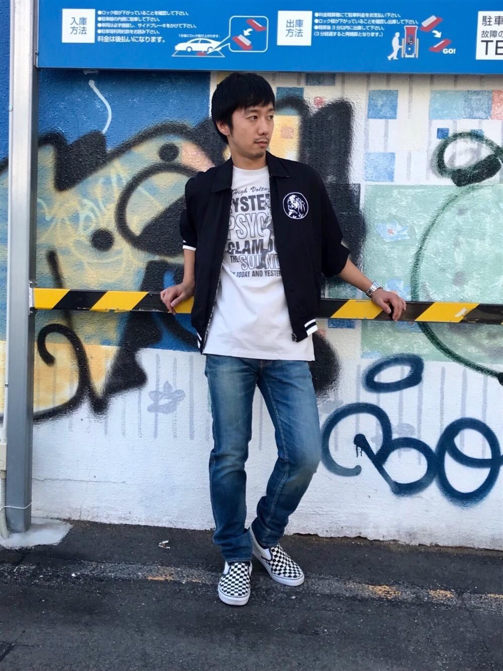 「スカジャン、シンプル、スキニー、コラボ、ストリート、大人カジュアル、gvgv、Hysteric Glamour、ヒステリックグラマー、hystericglamour」｜「HYSTERIC GLAMOURのUSED加工ISKOデニム スリムPT（デニムパンツ、ブルー系）」を使った、HIDEさん（メンズ・172cm）の夏コーディネートの1枚目の写真