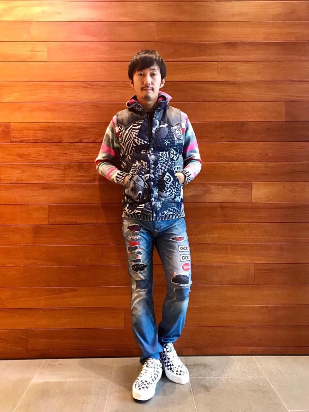 「カーディガン、カジュアル、ダウンベスト、パーカー、Hysteric Glamour、秋、ヒステリックグラマー、hystericglamour、ロッキーマウンテン、秋コーデ」｜「HYSTERIC GLAMOURのORIGINAL BLUES×HYSTERIC/EXPLOTIONSパーカー（カーディガン/ボレロ、ブルー系）」を使った、HIDEさん（メンズ・172cm）の秋コーディネートの1枚目の写真