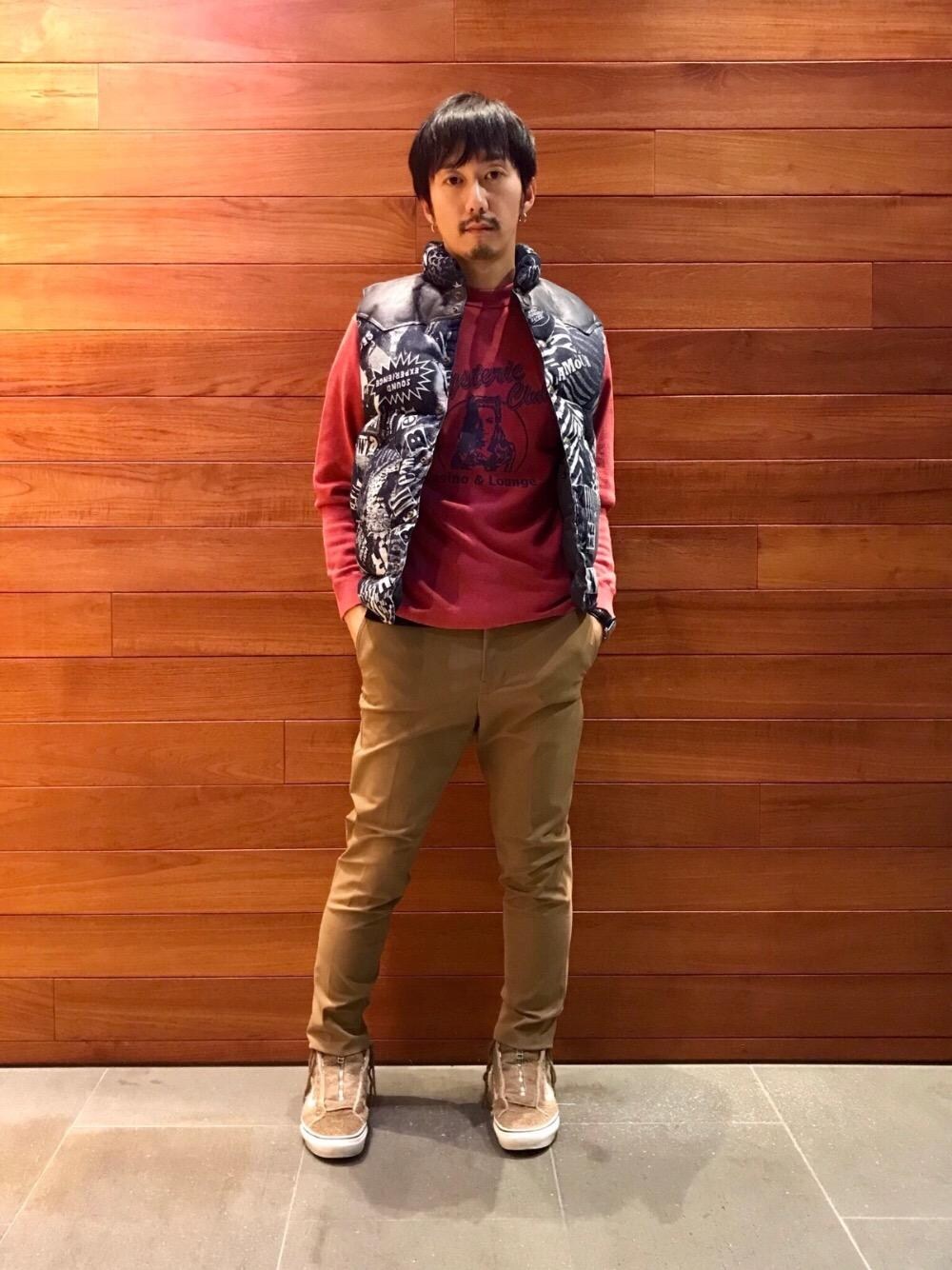 「スウェット、ニット、ダウンベスト、大人カジュアル、Hysteric Glamour、秋、ヒステリックグラマー、hystericglamour、ロッキーマウンテン、秋コーデ」｜「HYSTERIC GLAMOURのノータックテーパードPT（その他パンツ、ベージュ系）」を使った、HIDEさん（メンズ・172cm）の秋コーディネートの1枚目の写真
