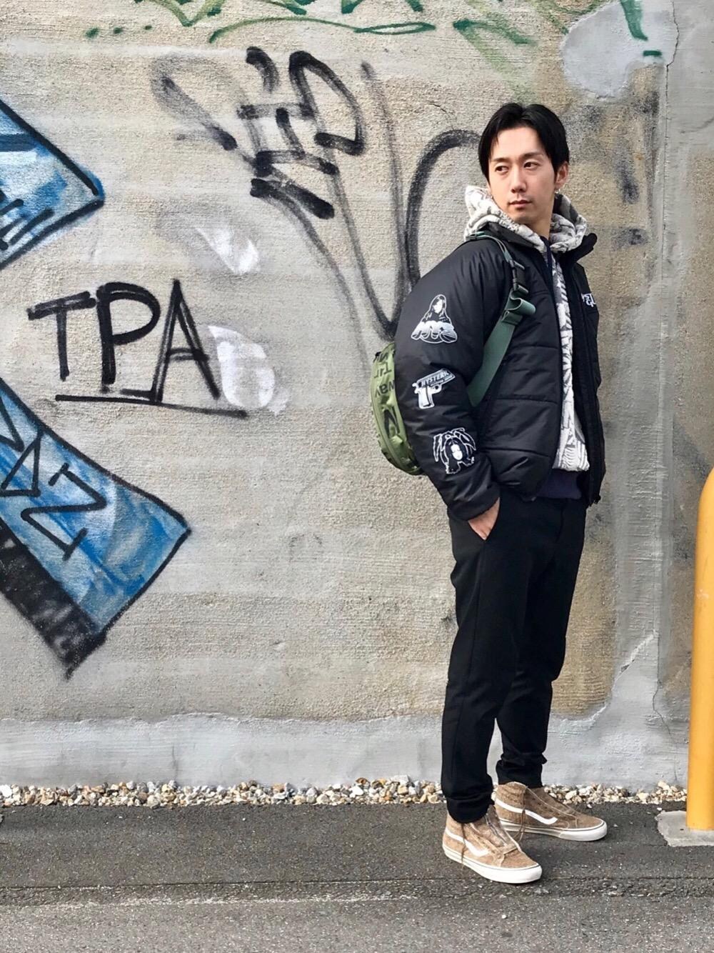 「カジュアル、シンプル、パーカー、ダウン、PORTER、冬コーデ、大人カジュアル、ポーター、Hysteric Glamour、ヒステリックグラマー」｜「HYSTERIC GLAMOURのプリマロフトナイロンリップ COLLAGE pt スタンドカラーJK（ダウンジャケット/コート、ブラック系）」を使った、HIDEさん（メンズ・172cm）の秋コーディネートの1枚目の写真
