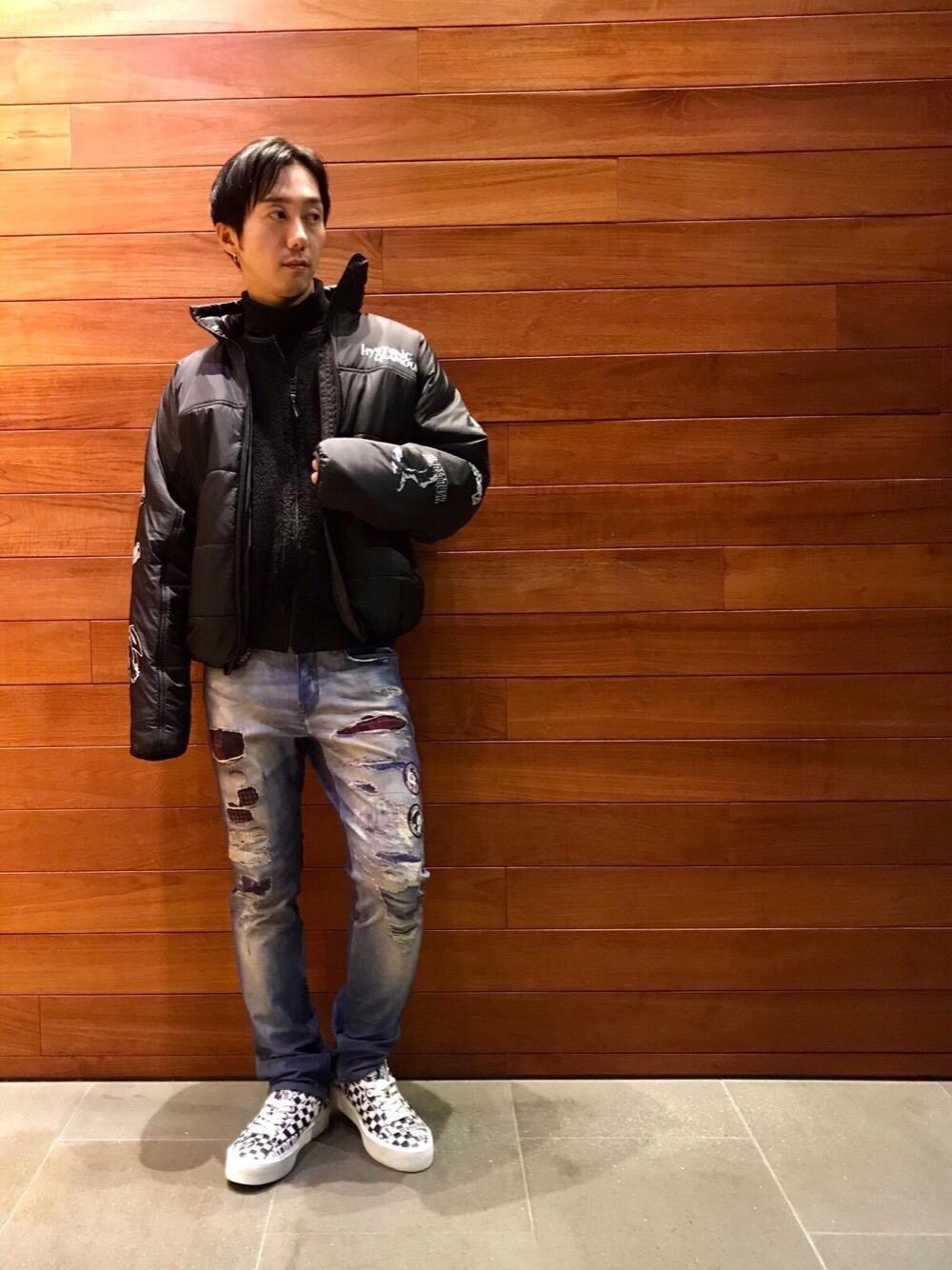 「シンプル、ダウン、ストリート、冬コーデ、タートルネック、タートル、大人カジュアル、Hysteric Glamour、プリマロフト、ヒステリックグラマー」｜「HYSTERIC GLAMOURのプリマロフトナイロンリップ COLLAGE pt スタンドカラーJK（ダウンジャケット/コート、ブラック系）」を使った、HIDEさん（メンズ・172cm）の秋コーディネートの1枚目の写真