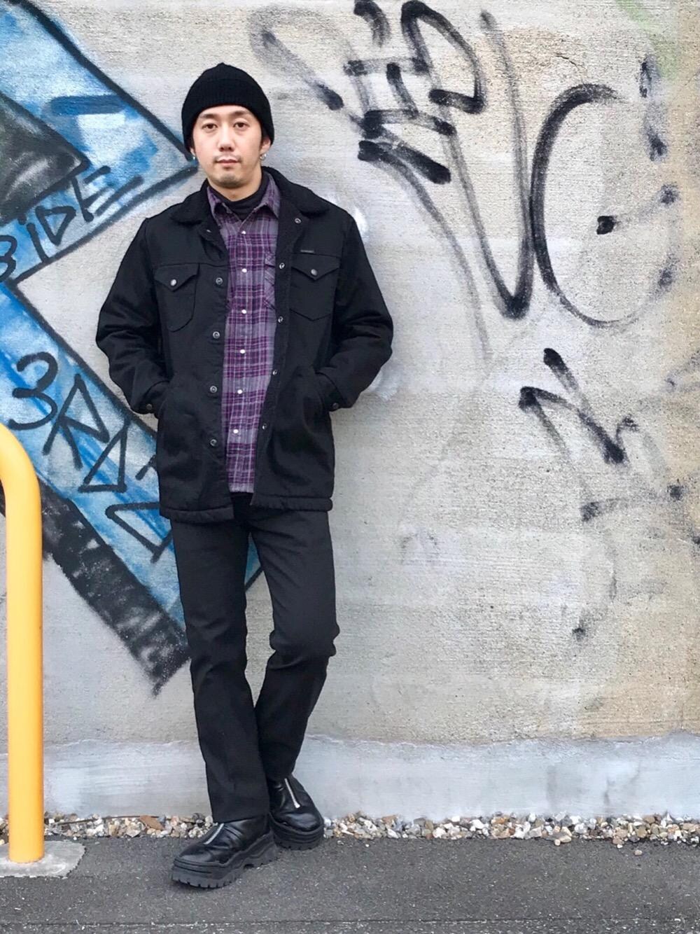 「チェック、カジュアル、シンプル、ボア、冬コーデ、タートル、大人カジュアル、Hysteric Glamour、ランチコート、ヒステリックグラマー」｜「HYSTERIC GLAMOURのデニムボアランチコート（デニムジャケット、ブラック系）」を使った、HIDEさん（メンズ・172cm）の冬コーディネートの1枚目の写真