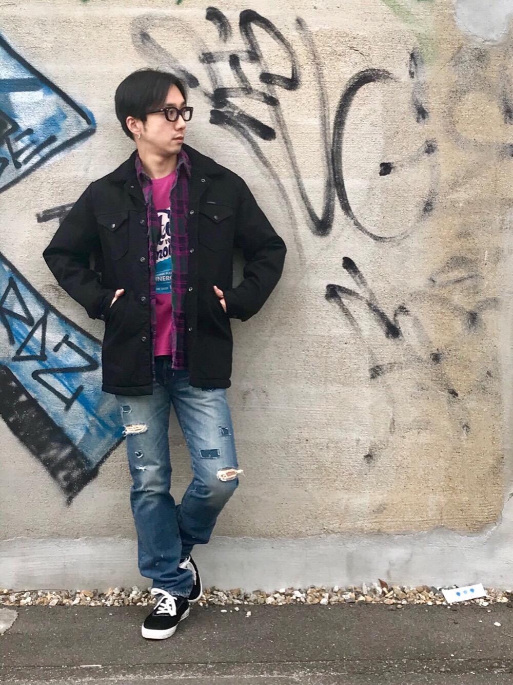 「デニム、カジュアル、シンプル、ボア、冬コーデ、大人カジュアル、Hysteric Glamour、春コーデ、ランチコート、ヒステリックグラマー」｜「HYSTERIC GLAMOURのSP加工デニムリメイク スリムストレートPT（デニムパンツ、ブルー系）」を使った、HIDEさん（メンズ・172cm）の冬コーディネートの1枚目の写真