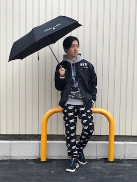 「傘」｜「アイテム（スタジャン）」を使った、HIDEさん（メンズ・172cm）の冬コーディネート