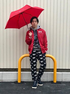 「傘」｜「アイテム（スタジャン）」を使った、HIDEさん（メンズ・172cm）の冬コーディネート