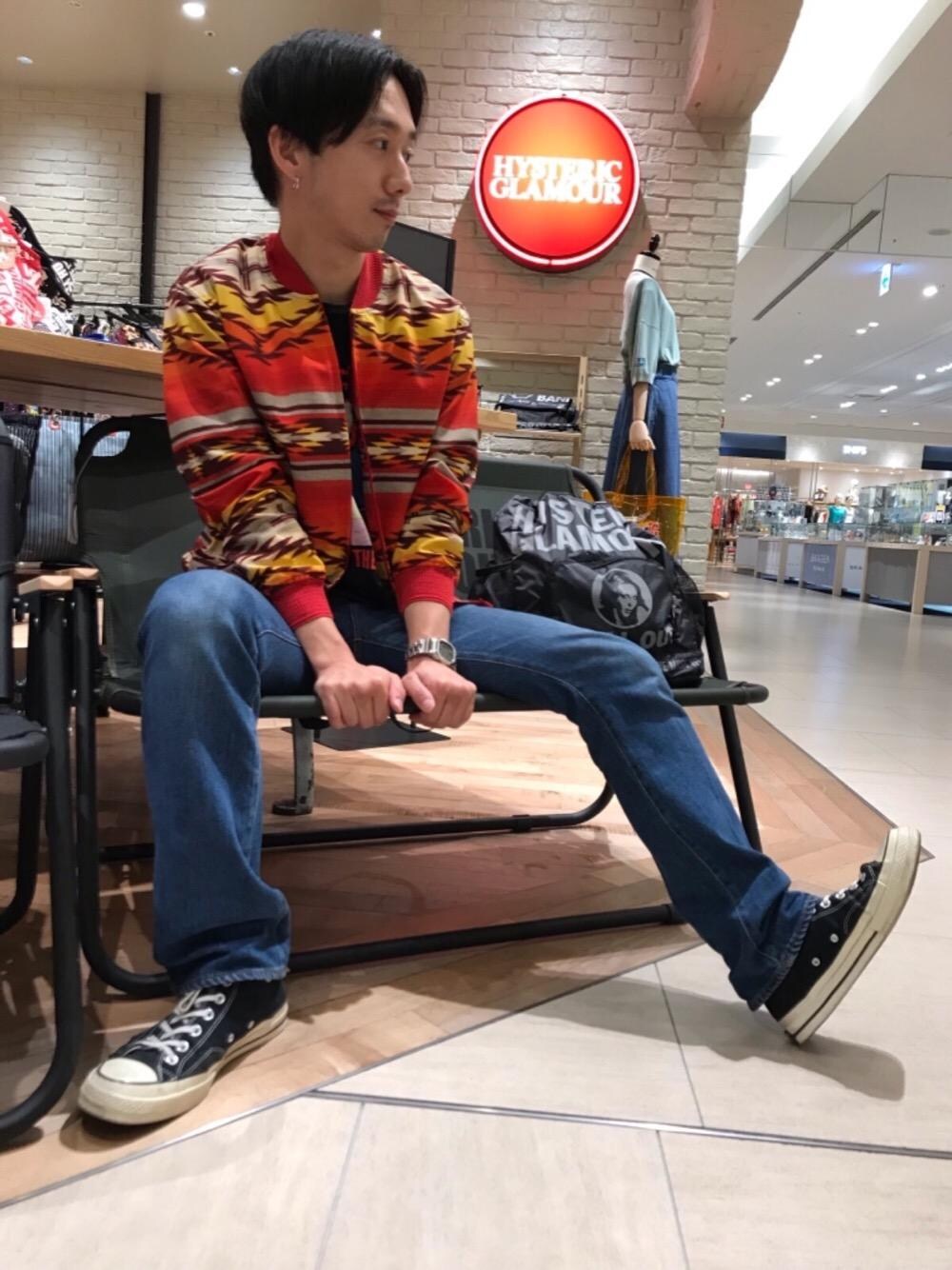 「デニム、カジュアル、シンプル、夏、アウトドア、Hysteric Glamour、夏コーデ、ヒステリックグラマー、夏フェス、チェアー」｜「HYSTERIC GLAMOURのRIP-STOP PACKABLE 2WAYバッグ（バックパック/リュック、グレー系）」を使った、HIDEさん（メンズ・172cm）の夏コーディネートの1枚目の写真