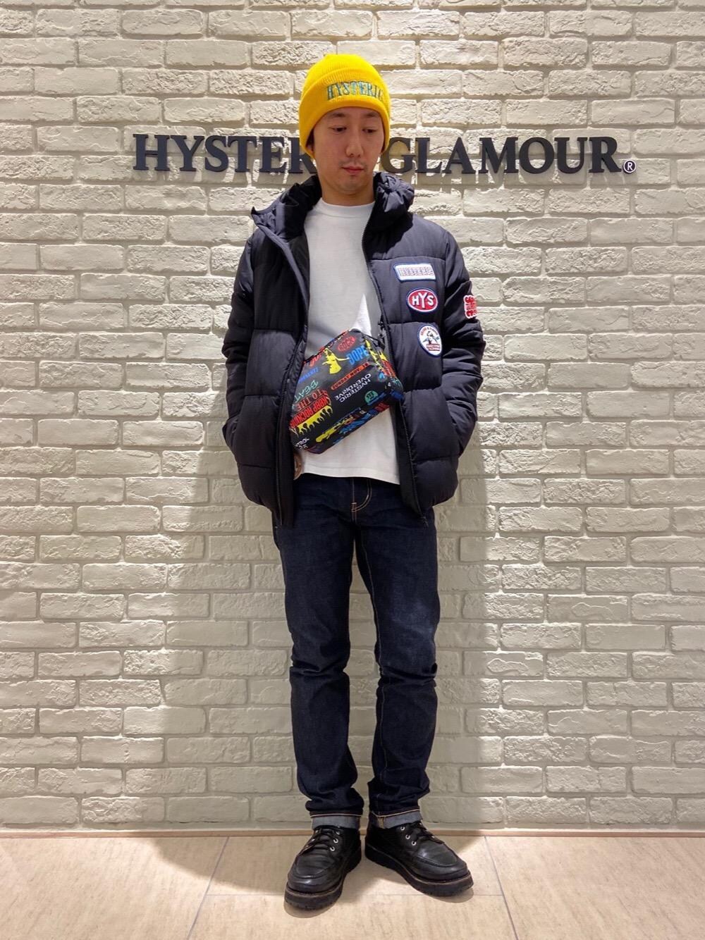 「ダウン、ニットキャップ、冬コーデ、ロンT、ロゴ、Hysteric Glamour、プリマロフト、シンプルコーデ、カジュアルコーデ、ヒステリックグラマー」｜「HYSTERIC GLAMOURのデニムスリムストレートパンツ（デニムパンツ、ブルー系）」を使った、HIDEさん（メンズ・172cm）の秋コーディネートの1枚目の写真