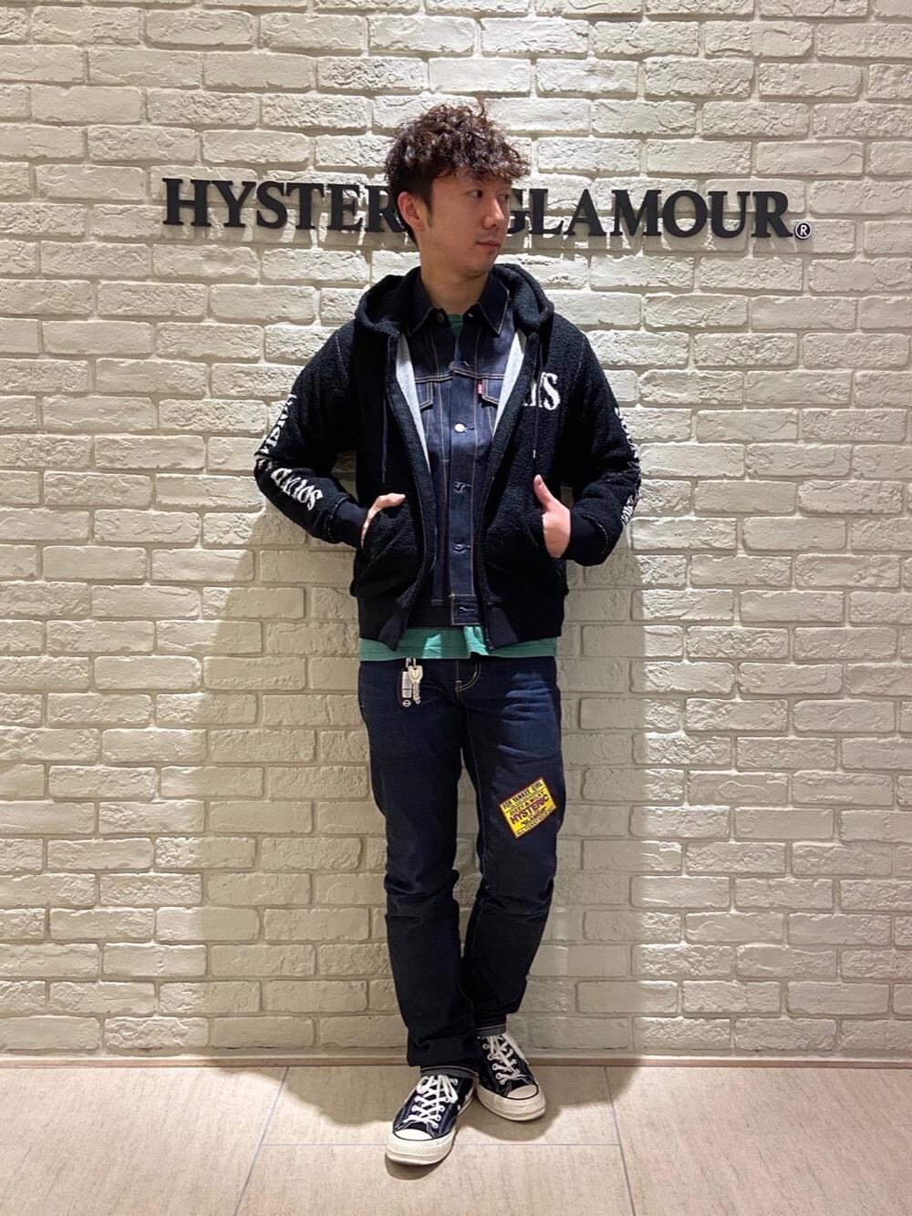 「セットアップ、パーカー、Gジャン、Hysteric Glamour、シンプルコーデ、春コーデ、パイル、カジュアルコーデ、ヒステリックグラマー、アメカジコーデ」｜「HYSTERIC GLAMOURのHYS ATHLETIC pt Tシャツ（Tシャツ/カットソー、グリーン系）」を使った、HIDEさん（メンズ・172cm）の冬コーディネートの1枚目の写真