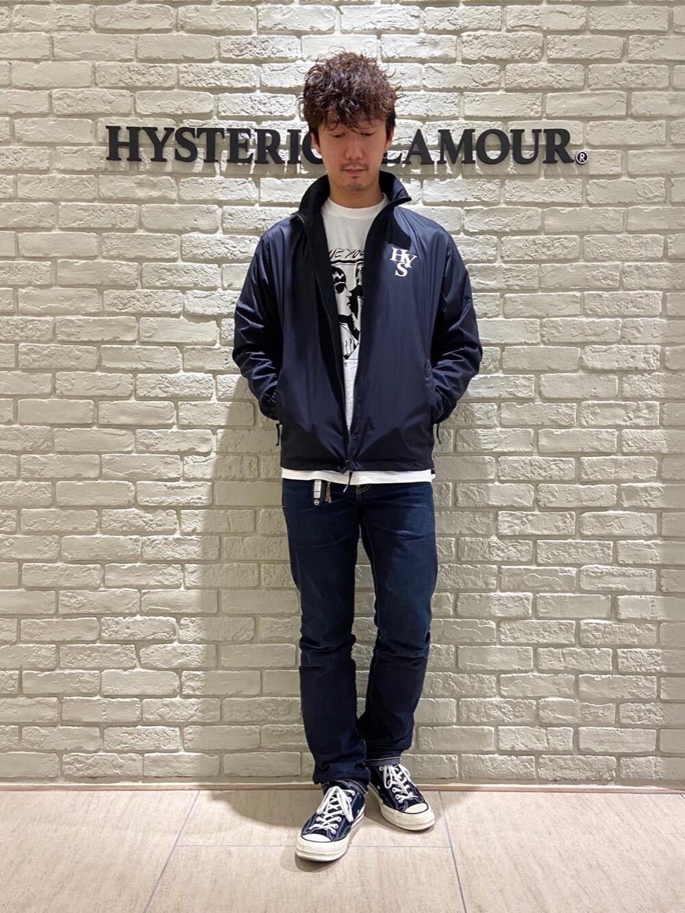 「デニム、Tシャツ、バンドT、Hysteric Glamour、ナイロン、春コーデ、カジュアルコーデ、ヒステリックグラマー、アメカジコーデ」｜「HYSTERIC GLAMOURのデニムスリムストレートパンツ（デニムパンツ、ブルー系）」を使った、HIDEさん（メンズ・172cm）の春コーディネートの1枚目の写真