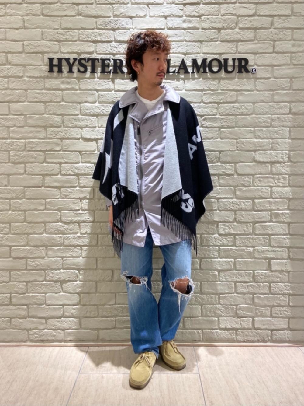 「デニム、ストール、レイヤード、冬コーデ、ポンチョ、Hysteric Glamour、シンプルコーデ、カジュアルコーデ、ヒステリックグラマー、秋コーデ」｜「HYSTERIC GLAMOURのグランジスプラッシュ ストレートデニムパンツ（その他パンツ、ブルー系）」を使った、HIDEさん（メンズ・172cm）の秋コーディネートの1枚目の写真