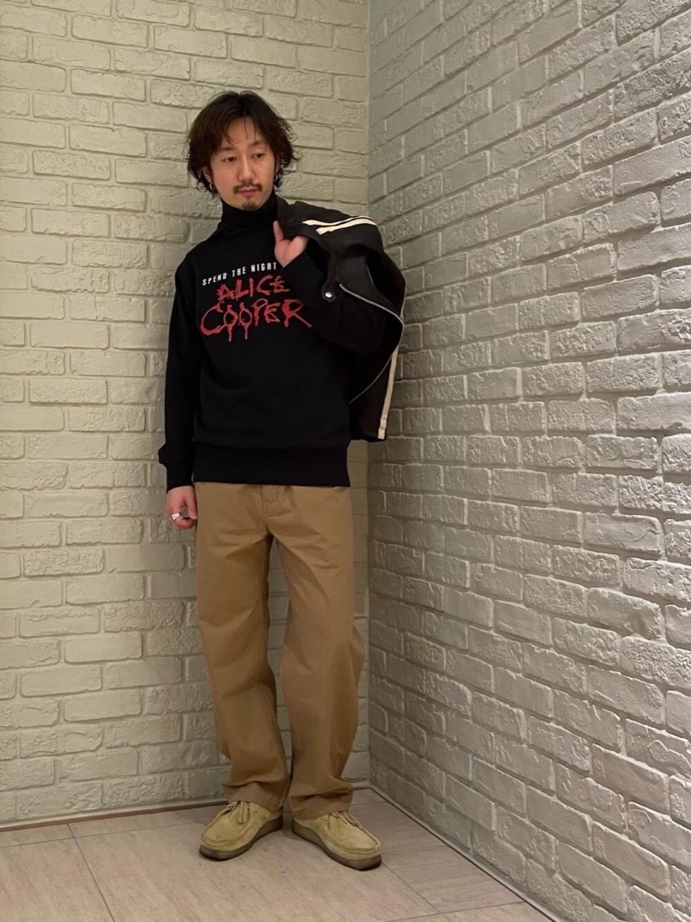 「レザー、ハイネック、Hysteric Glamour、シンプルコーデ、春コーデ、カジュアルコーデ、ヒステリックグラマー、バイカー、アメカジコーデ、ロックコーデ」｜「HYSTERIC GLAMOURのペインターパンツ（その他パンツ、ベージュ系）」を使った、HIDEさん（メンズ・172cm）の冬コーディネートの1枚目の写真
