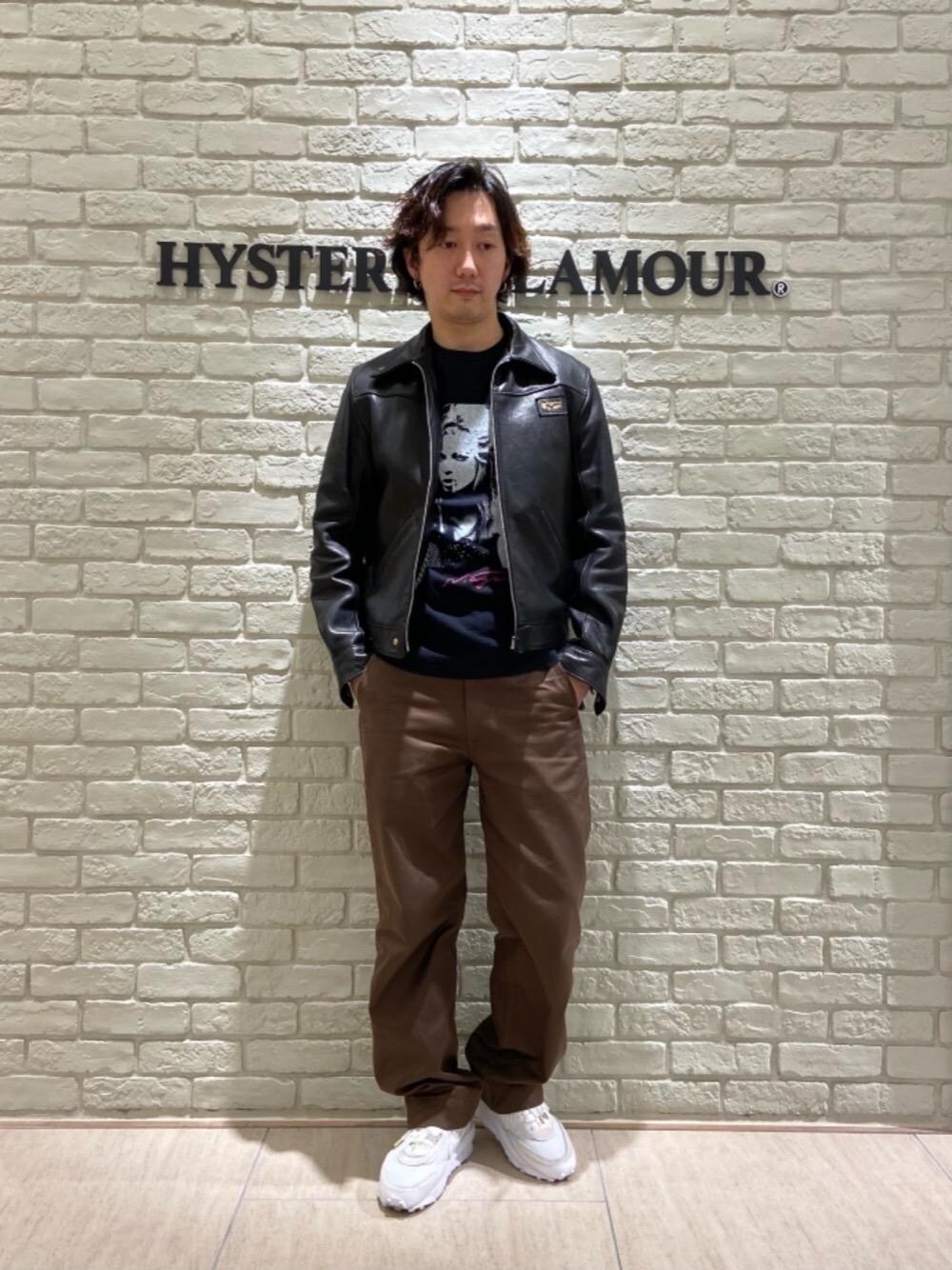 「チノパン、バンドT、Hysteric Glamour、シンプルコーデ、カジュアルコーデ、ヒステリックグラマー、ルイスレザー、アメカジコーデ、ロックコーデ、春こーで」｜「HYSTERIC GLAMOURのチノパン（チノパンツ、ブラウン系）」を使った、HIDEさん（メンズ・172cm）の春コーディネートの1枚目の写真