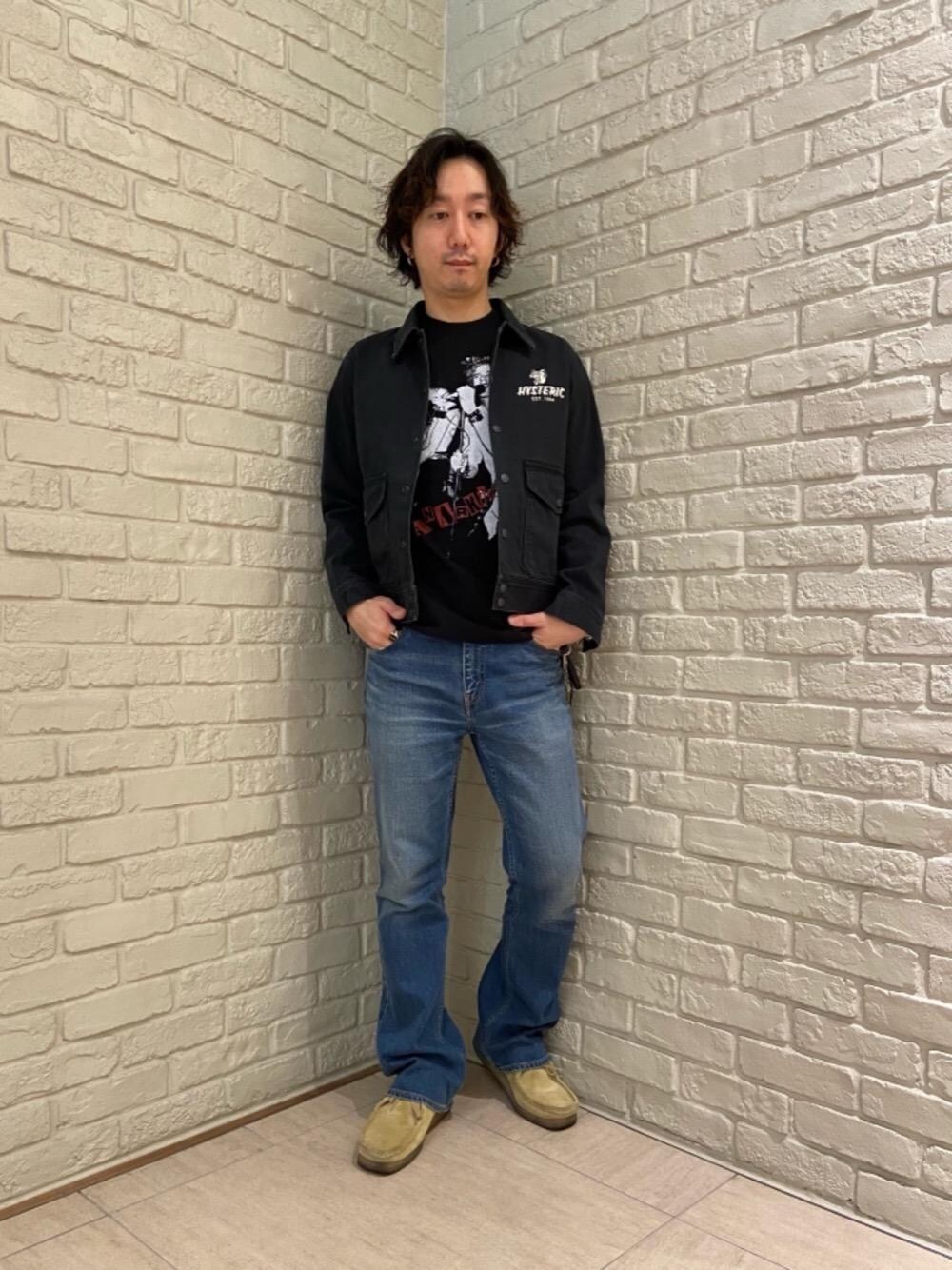 「バンドT、Hysteric Glamour、フレアパンツ、シンプルコーデ、カジュアルコーデ、ヒステリックグラマー、フォトT、ロックコーデ、でにむ、春こーで」｜「HYSTERIC GLAMOURのブーツカットデニムパンツ（デニムパンツ、ブルー系）」を使った、HIDEさん（メンズ・172cm）の春コーディネートの1枚目の写真