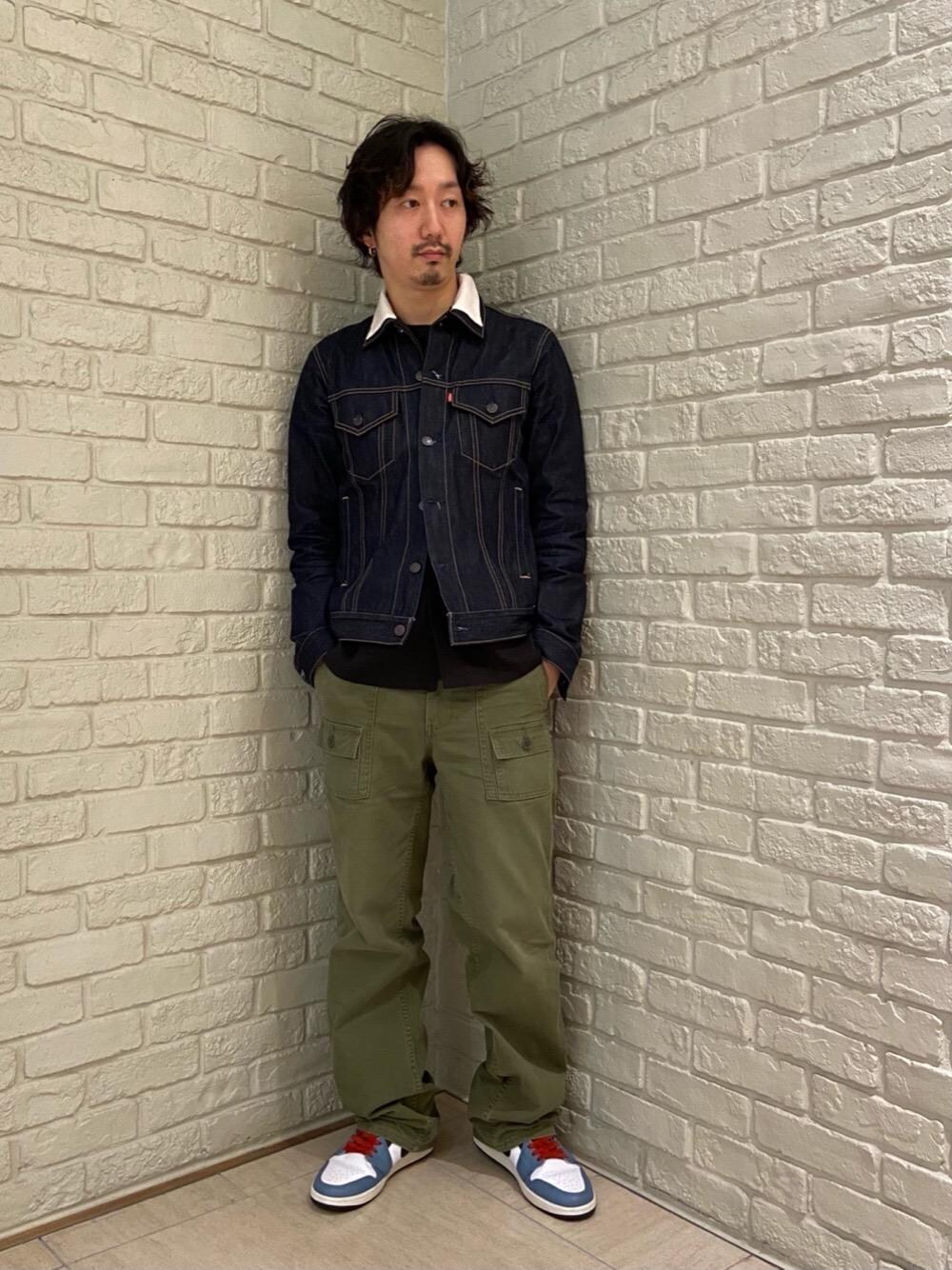 「シンプルコーデ、夏コーデ、カジュアルコーデ、半袖シャツ、ヒステリックグラマー、ボーリングシャツ、ミリタリーコーデ、春こーで、gジャン、HYSTERIC GLAMOUR」｜「HYSTERIC GLAMOURのデニムトラッカージャケット（デニムジャケット、ブルー系）」を使った、HIDEさん（メンズ・172cm）の春コーディネートの1枚目の写真