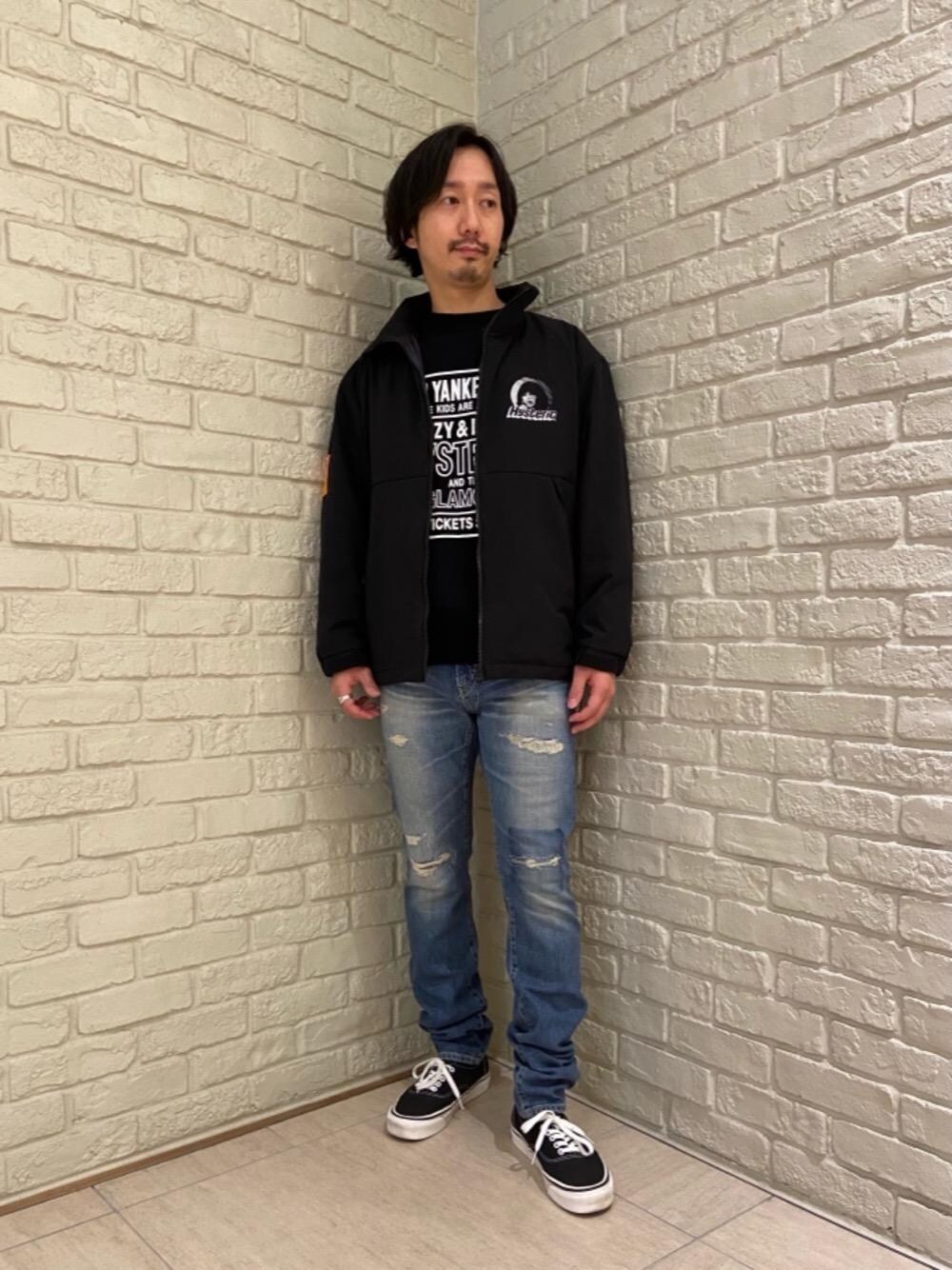 「ダウン、冬コーデ、ロゴ、プリマロフト、シンプルコーデ、カジュアルコーデ、ヒステリックグラマー、ニットコーデ、でにむ、hysteric glamour」｜「HYSTERIC GLAMOURのDIZZY&MILKY プルオーバー（ニット/セーター、ブラック系）」を使った、HIDEさん（メンズ・172cm）の秋コーディネートの1枚目の写真