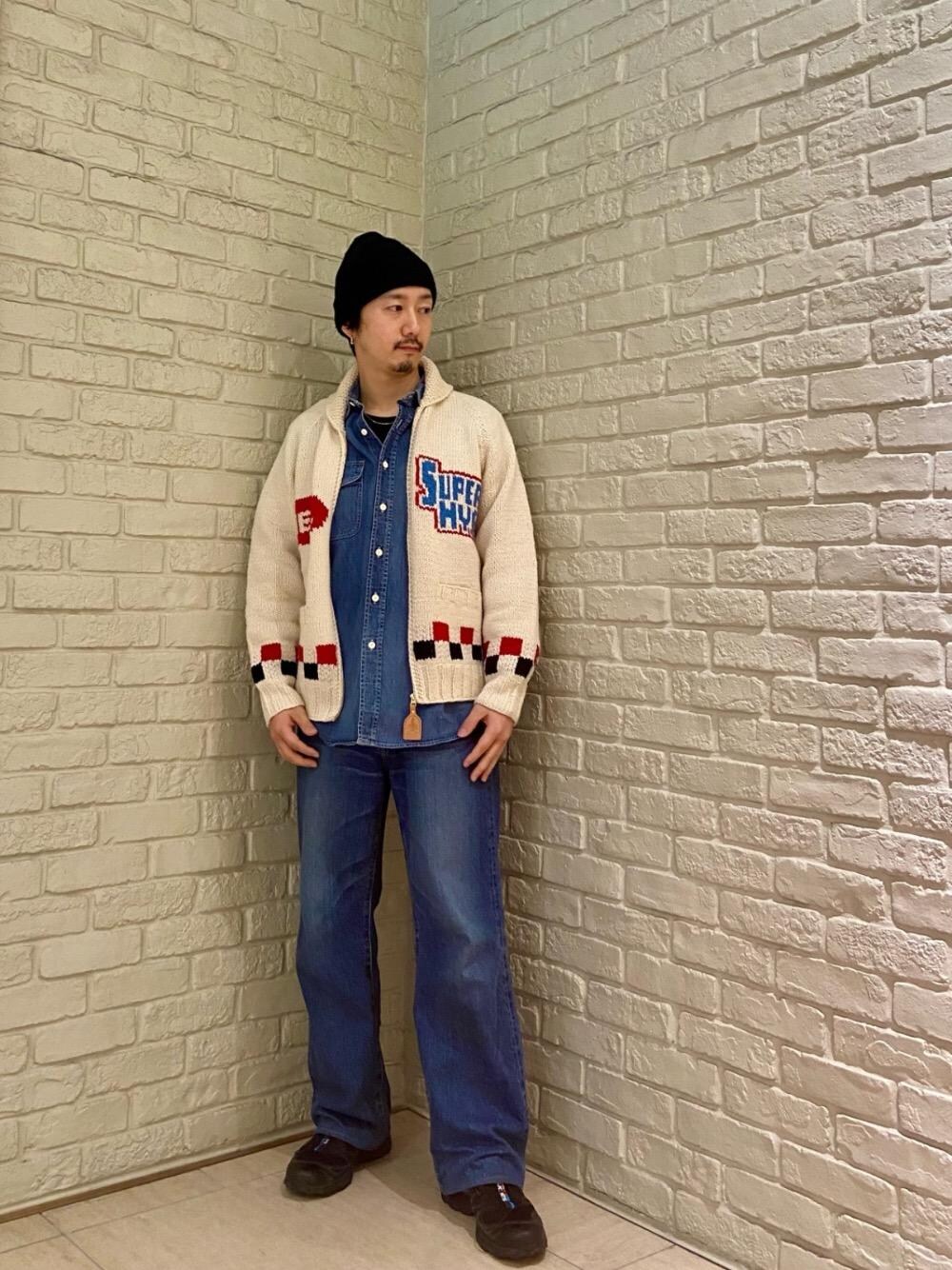 「シャンブレーシャツ、冬コーデ、カウチン、ヒステリックグラマー、でにむ、hysteric glamour、シンプルこーで、あめかじ、にっと」｜「HYSTERIC GLAMOURの和紙デニム バギーストレートパンツ（デニムパンツ、ブルー系）」を使った、HIDEさん（メンズ・172cm）の冬コーディネートの1枚目の写真