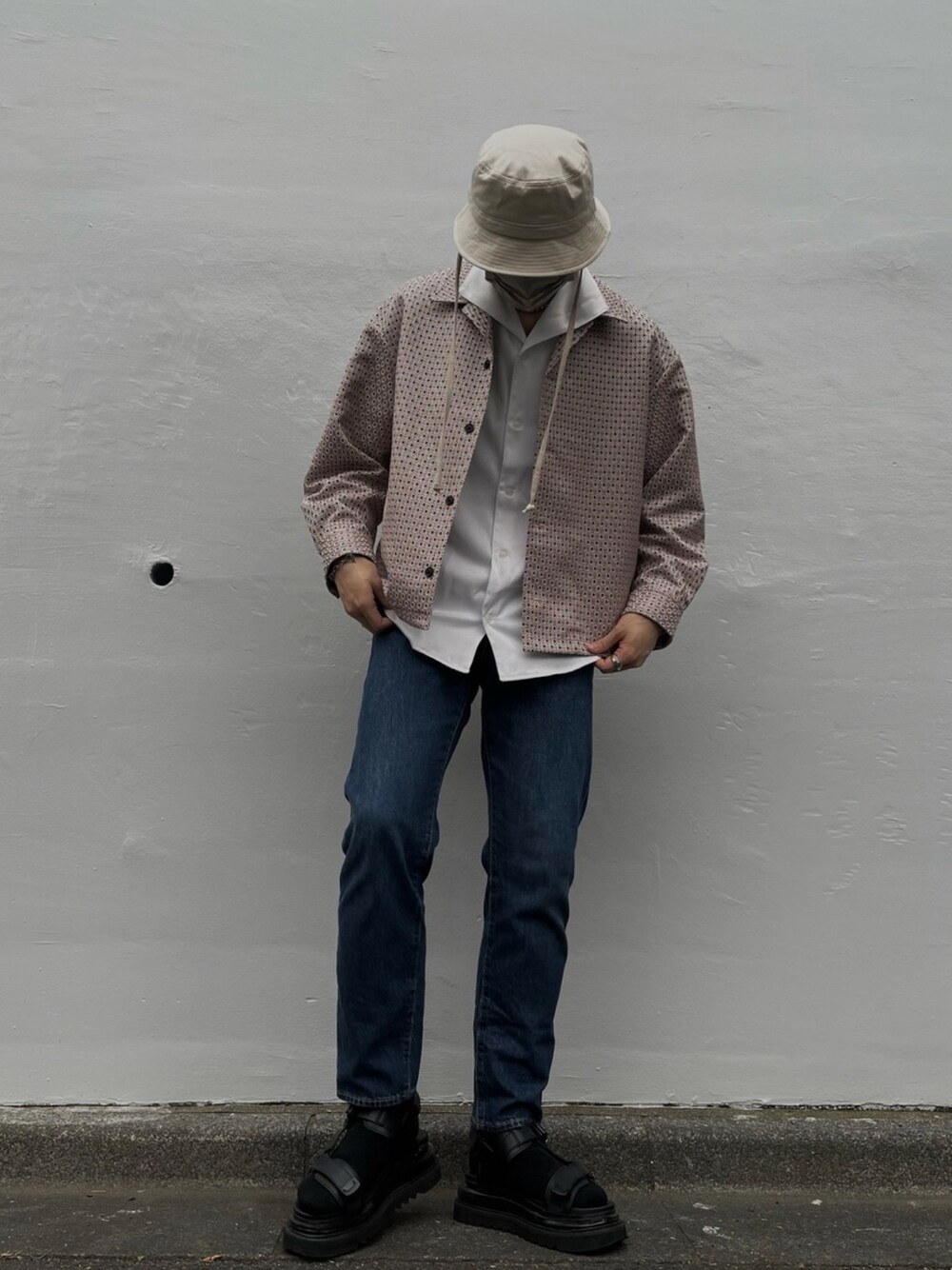 「これが私をアゲる服、きれいめカジュアル、春夏コーデ、柄シャツ、デニム、ハット、オープンカラーシャツ、プチプラコーデ、GU、HARE」｜「HAREのコモンガラジャガードシャツ(HARE)（シャツ/ブラウス、ピンク系）」を使った、はのやん@HAREラフォーレ原宿さん（メンズ・182cm）の春コーディネートの1枚目の写真