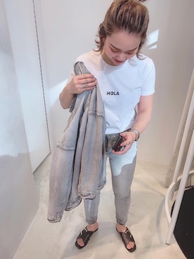 「アイテム（デニムジャケット、シルバー系）」を使った、RUKAさん（レディース・160cm）の春コーディネート
