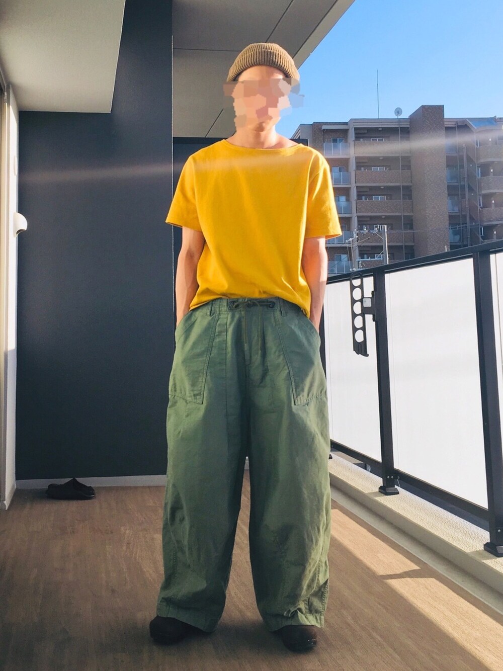 「ニット帽、ヒザデルパンツ、シンプルコーデ、ファティーグパンツ、ベイカーパンツ、ミリタリー、マスタード」｜「HAREのアクリルワッチ(HARE)（ニットキャップ/ビーニー、ブラウン系）」を使った、のびすけuuuさん（メンズ・165cm）の秋コーディネートの1枚目の写真