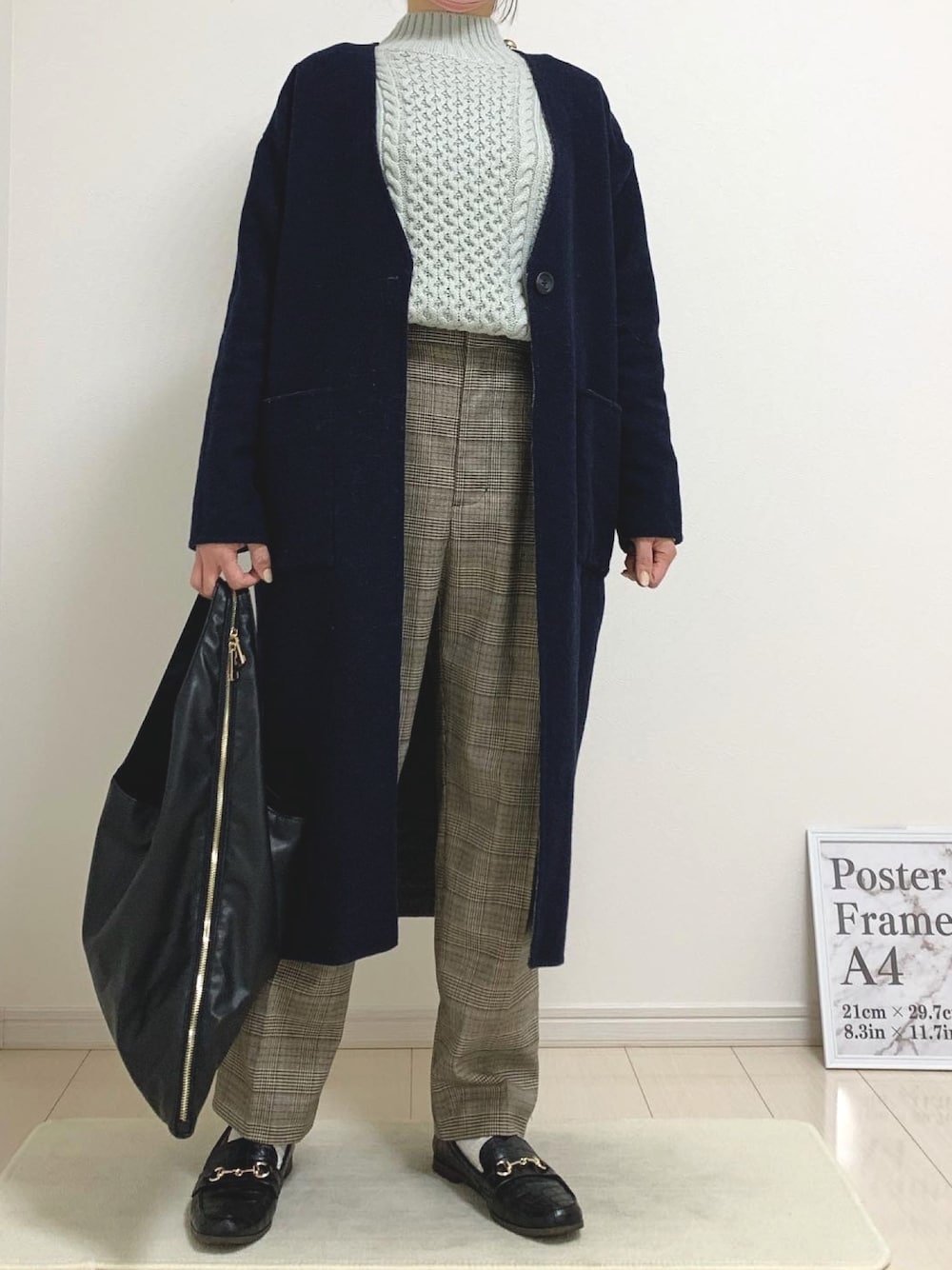 「春色ニット、コクーンパンツ、しまむら、GU、ローファー、白靴下×ローファー、リバーシブルコート、しまむらコーデ、トライアングルトート」｜「詳細はInstagram📸　ID wendycoordination へのアイテム（その他、ホワイト系）」を使った、wendycoordinationさん（レディース・158cm）の冬コーディネートの1枚目の写真