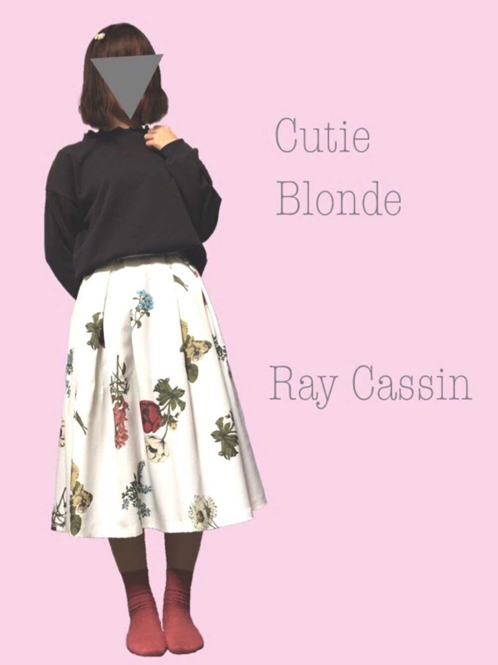 「おしゃれさんと繋がりたい、休日スタイル、ショッピング、花柄スカート、スウエット」｜「RAY CASSINのヴィンテージ大花柄フレアスカート（スカート、ホワイト系）」を使った、sume 再投稿中さん（レディース・161cm）の冬コーディネートの1枚目の写真