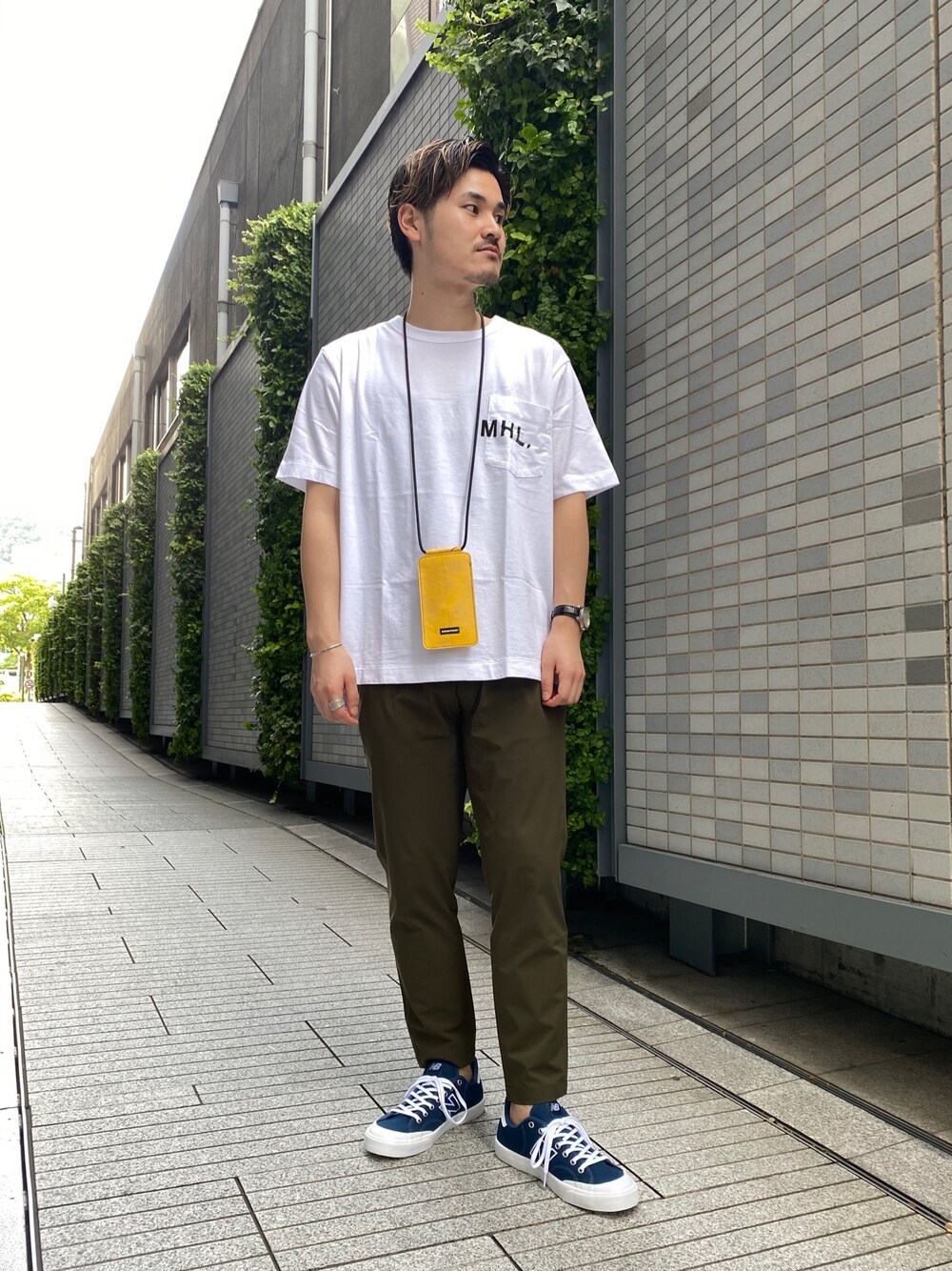 「シンプル、カジュアル、夏、お洒落さんとつながりたい、MHL.、 Gramicci、New Balance、三宮、リラックススタイル、ラフ」｜「MHL.のアイテム（Tシャツ/カットソー、ホワイト系）」を使った、Tsunodaさん（メンズ・174cm）の春コーディネートの1枚目の写真